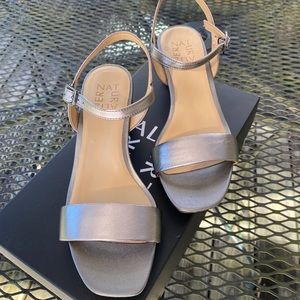 Pewter Naturalizer Heels 👠